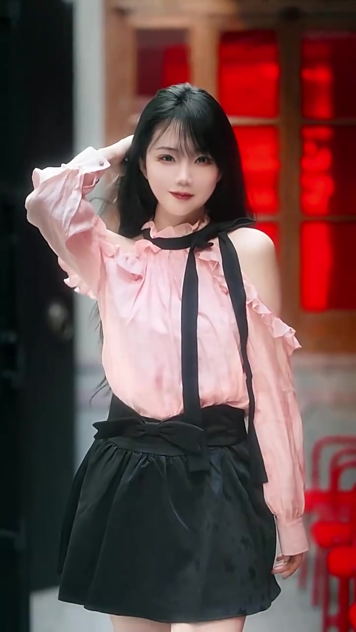 不是你谁?LPL主持十月分享视频:一起去看春天吧